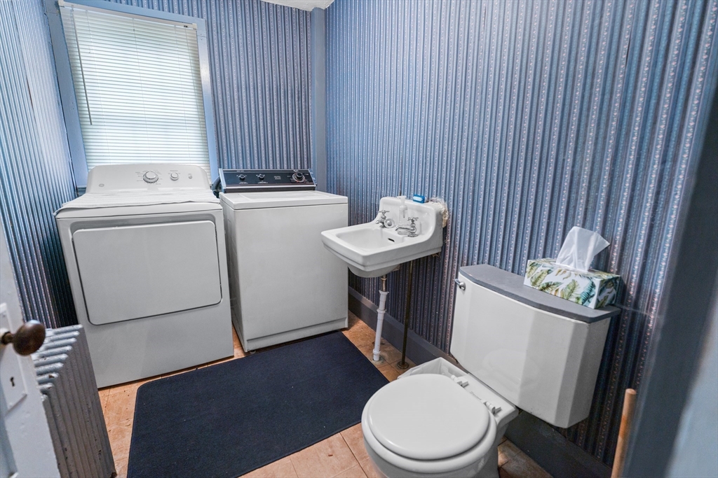 37 East Main Street Georgetown, MA 01833 - Photo 12 of 26