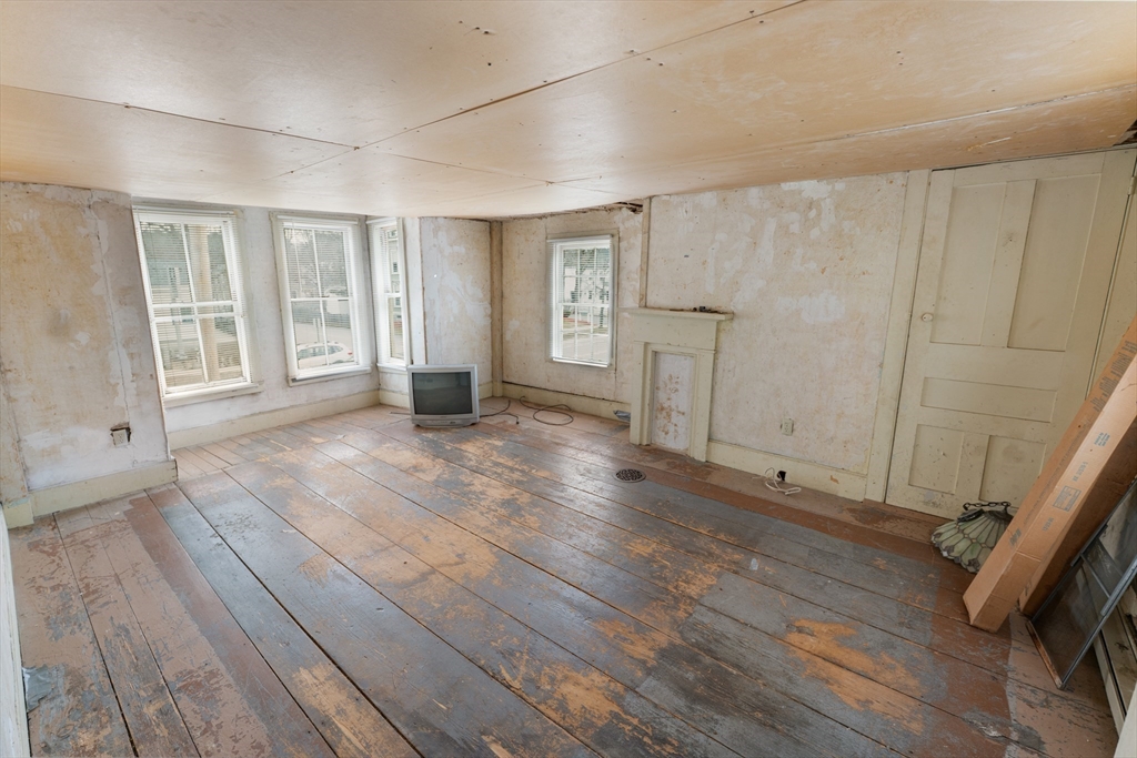 37 East Main Street Georgetown, MA 01833 - Photo 16 of 26