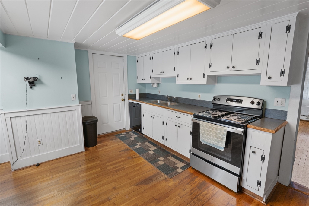 37 East Main Street Georgetown, MA 01833 - Photo 6 of 26