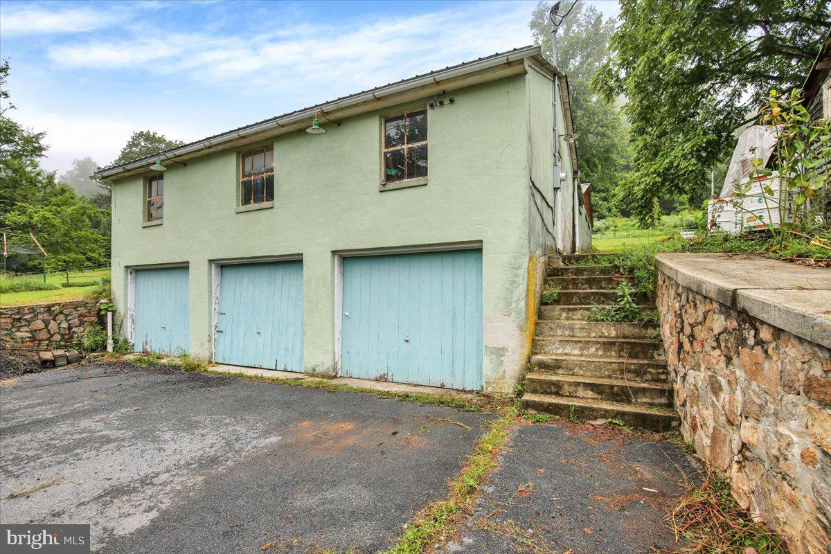 149 Bingaman Road Reading, PA 19606 - Photo 7 of 60 Car lovers- this 3 bay garage is calling.
