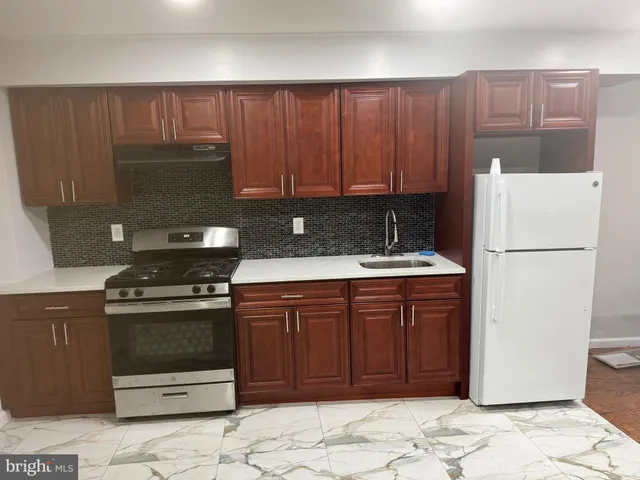 $1,600 | 810 McDowell Avenue, Chester, PA 19013