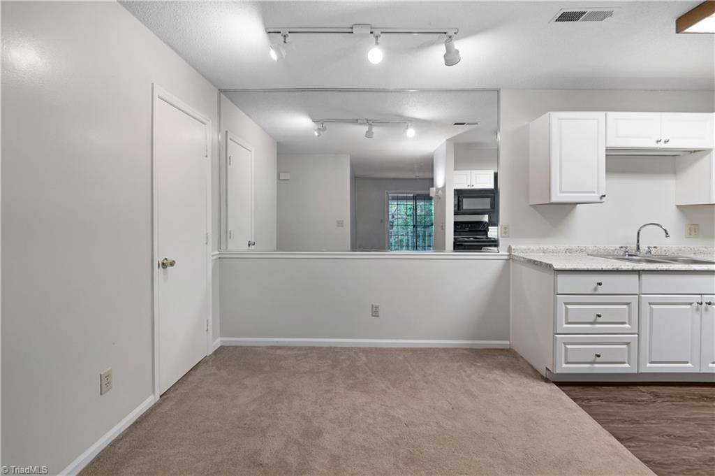 5639 Hornaday Road, Unit H Greensboro, NC 27409 - Photo 10 of 21 Gallery Image 10