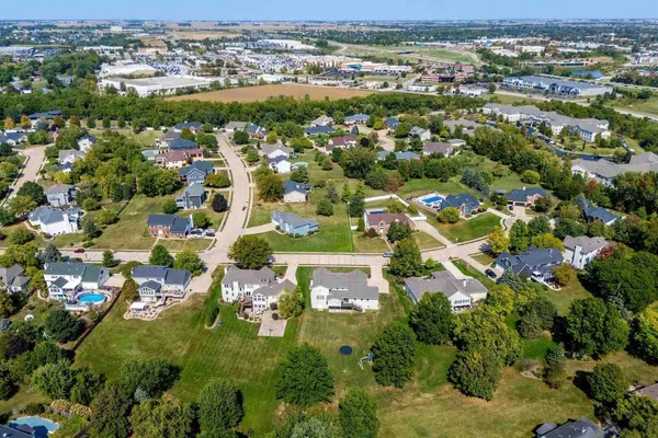 $659,000 | 2919 East 44th Court, Davenport, IA 52807