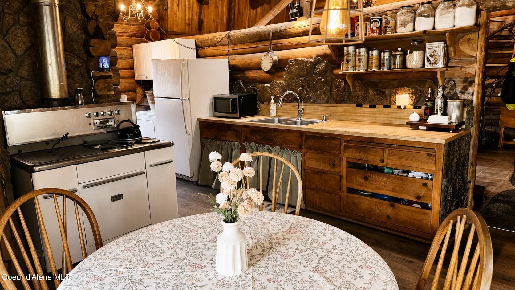 13227 West Elder Road Worley, ID 83876 - Photo 12 of 42 Cozy Kitchen Sink
