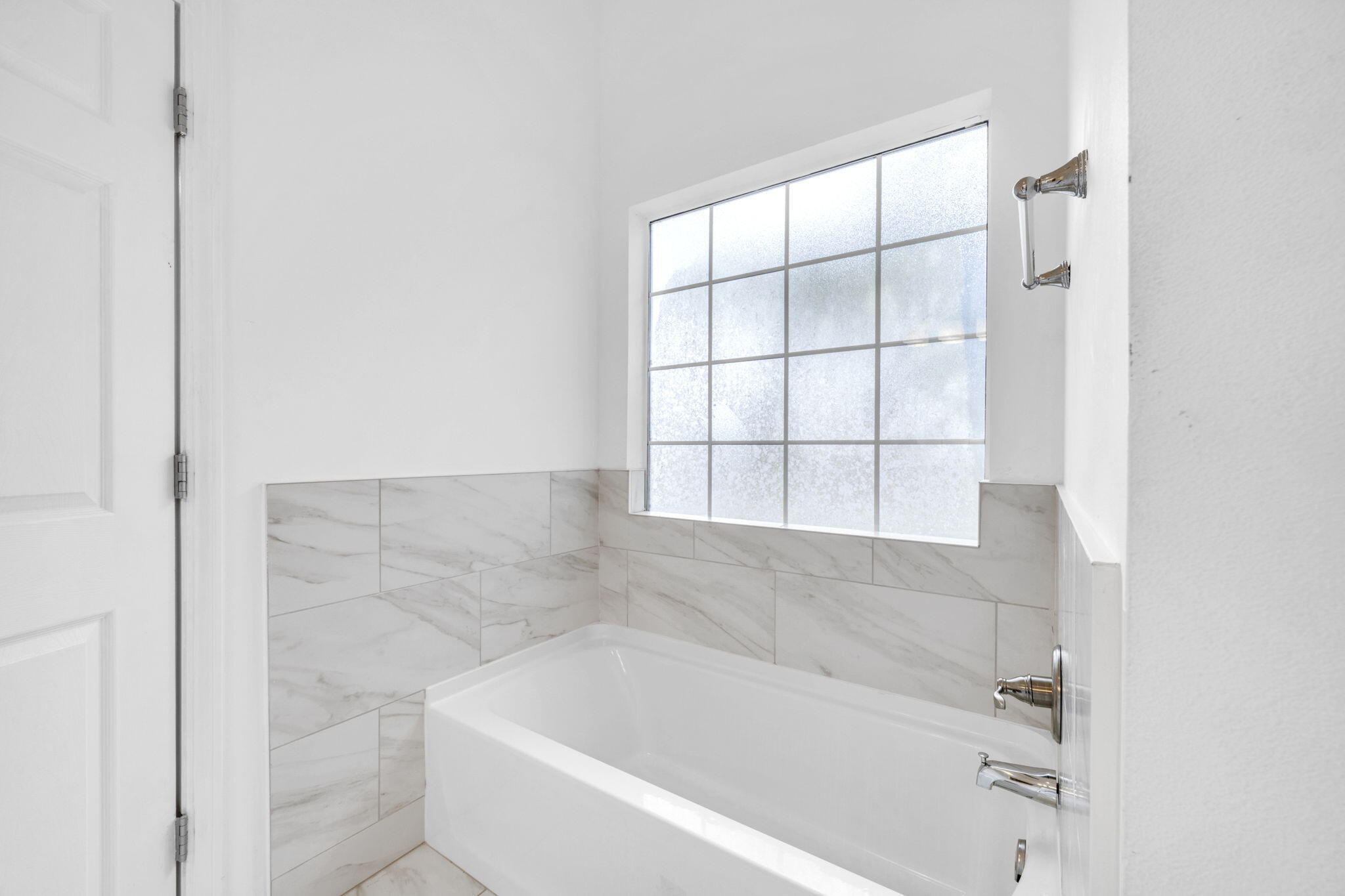 59 Hidden Lakes Drive Destin, FL 32550 - Photo 31 of 39 a bathroom with a bathtub and window