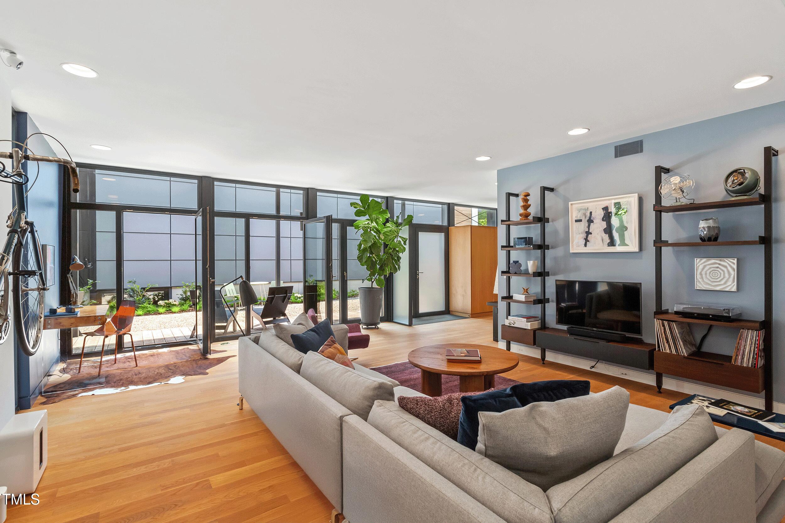 922 Tower Street Raleigh, NC 27607 - Photo 12 of 49 TowerFav