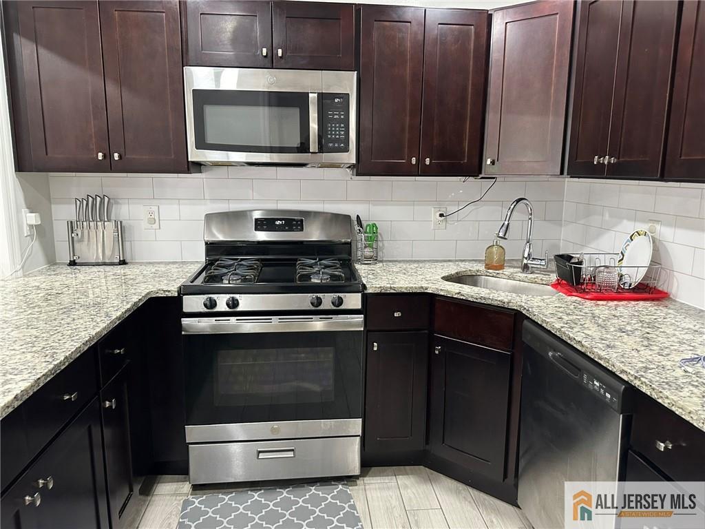 3205 Hana Road Edison, NJ 08817 - Photo 4 of 23