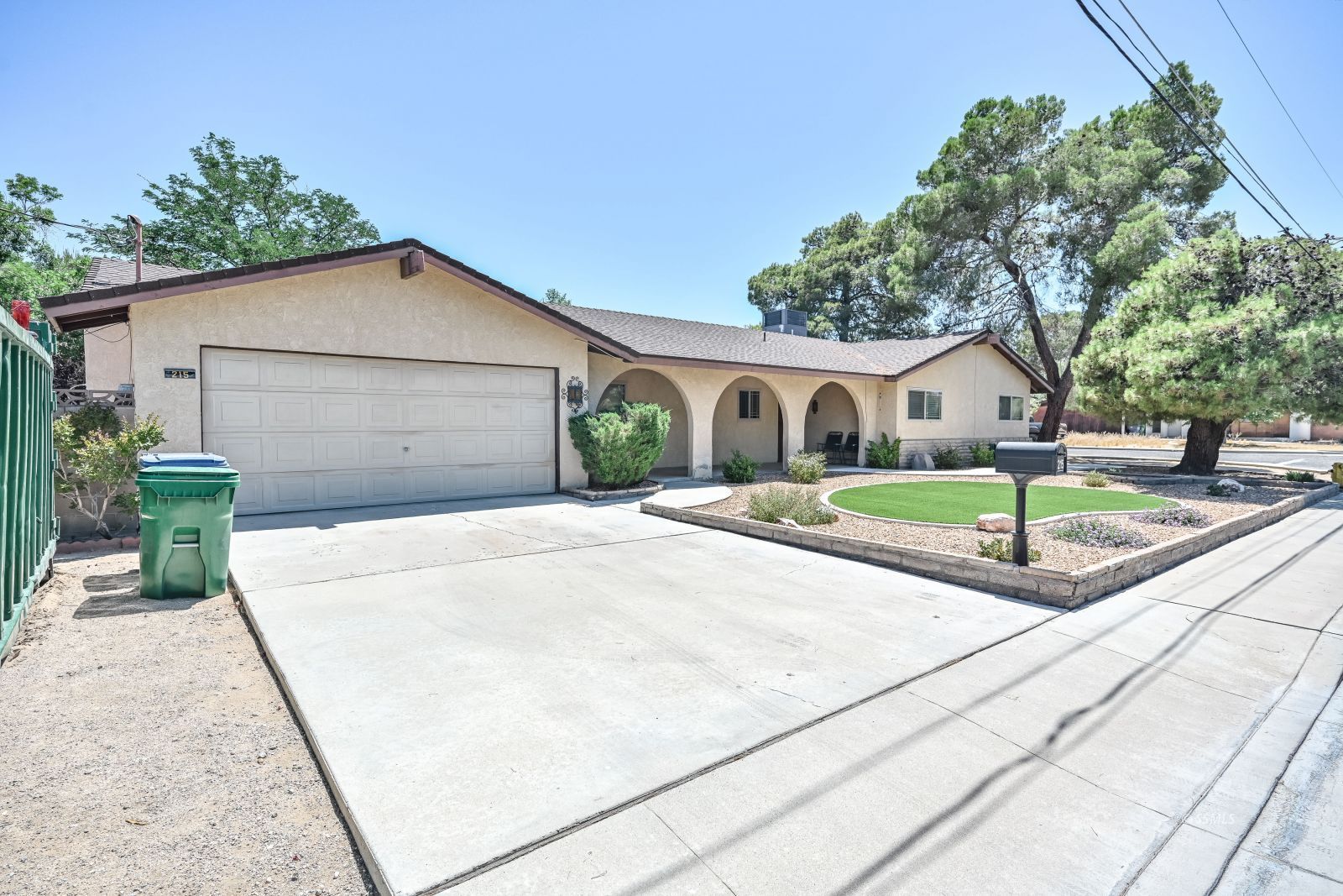 400 Karin Street Ridgecrest, CA 93555 - Photo 4 of 34