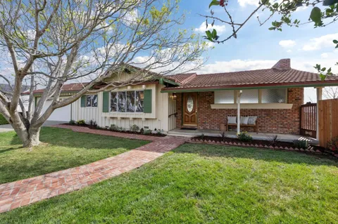 $2,998,000 | 836 Bauer Court, San Carlos, CA 94070