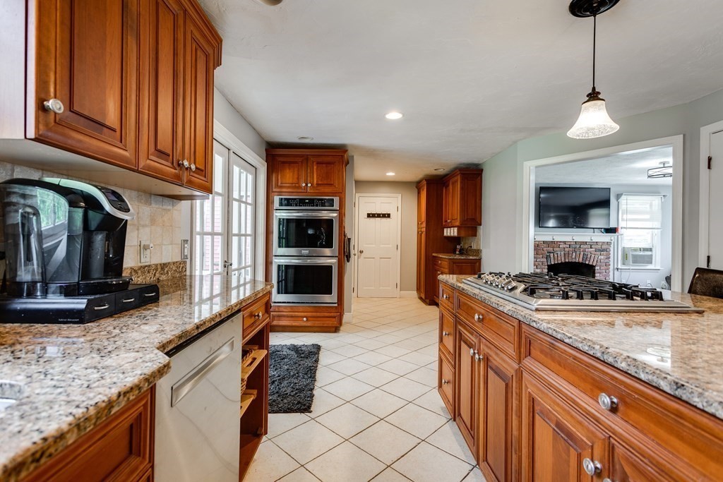 36 Johnson Road Sutton, MA 01590 - Photo 10 of 24 Gallery Image 10