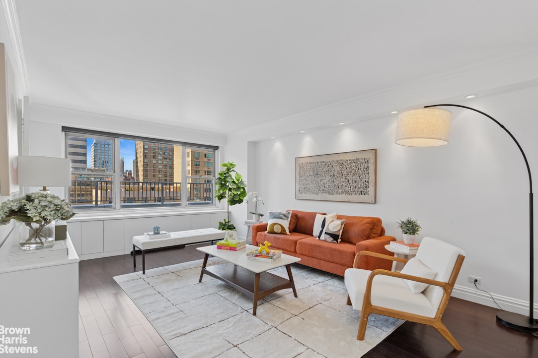 420 East 72nd Street, Unit 17F Manhattan, NY 10021 - Photo 2 of 13