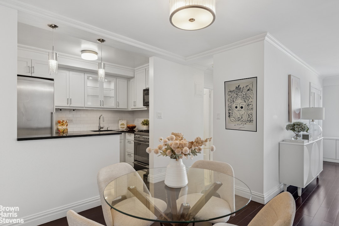 420 East 72nd Street, Unit 17F Manhattan, NY 10021 - Photo 4 of 13