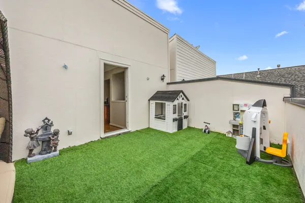 a view of house with a yard