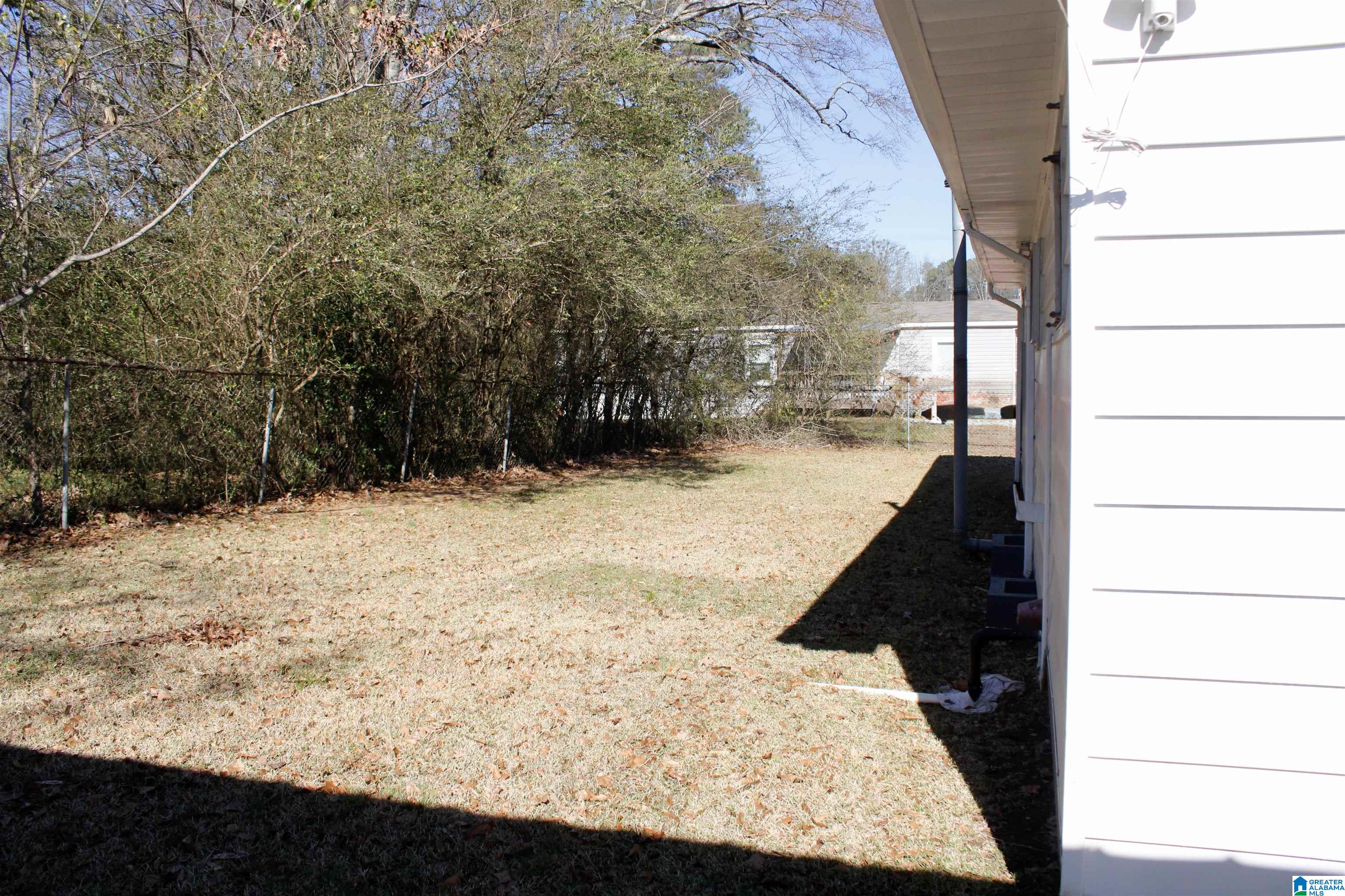 6037 Pocahontas Road Bessemer, AL 35022 - Photo 9 of 40