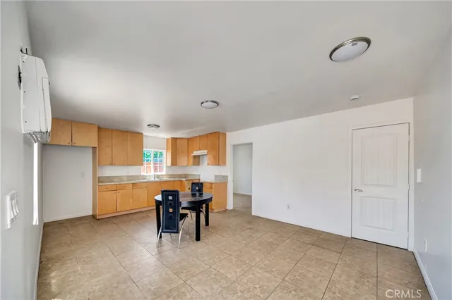 a view of a kitchen and dining room