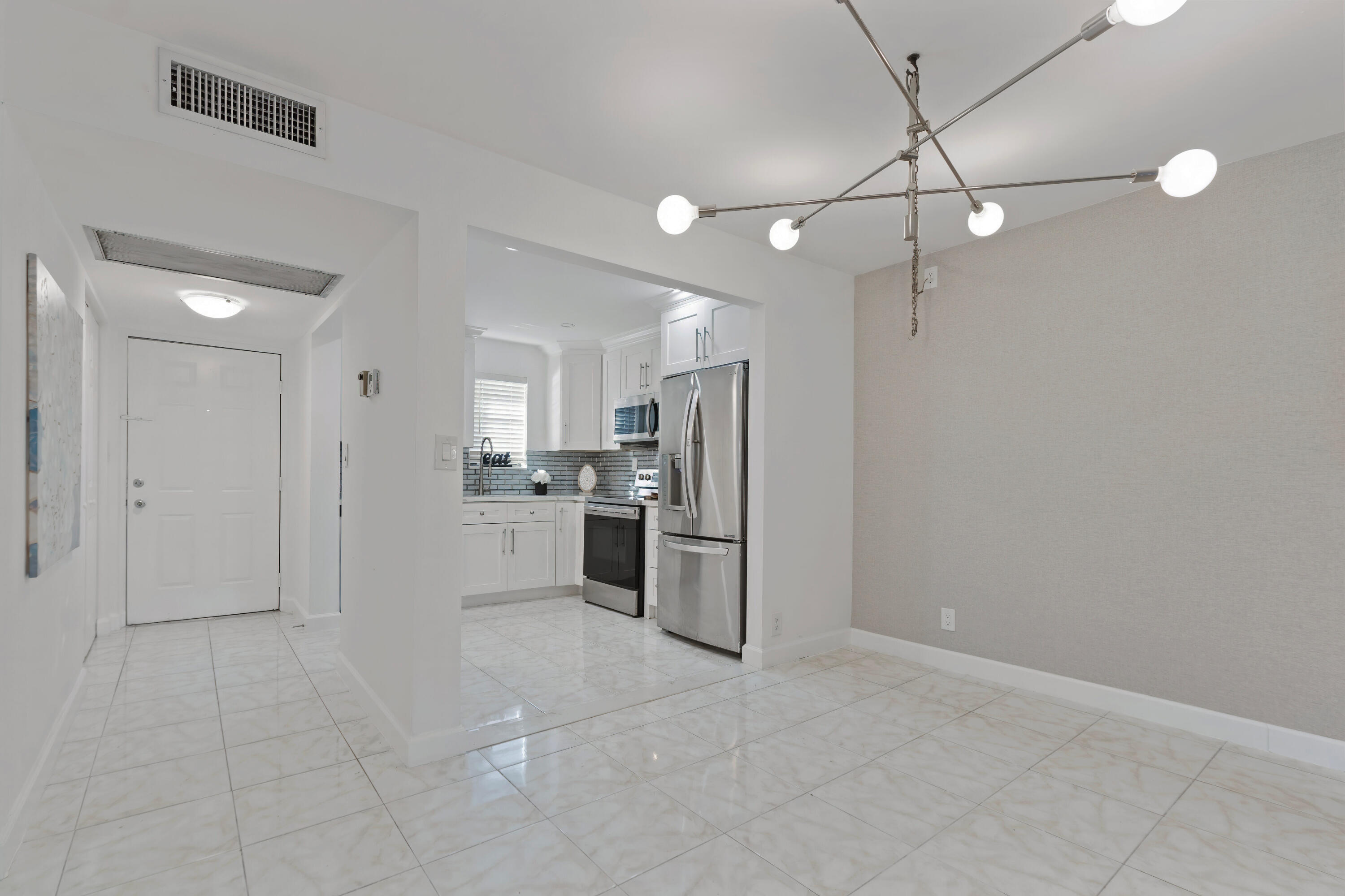 9370 Southwest 8th Street, Unit 208 Boca Raton, FL 33428 - Photo 11 of 24 Dinning Area