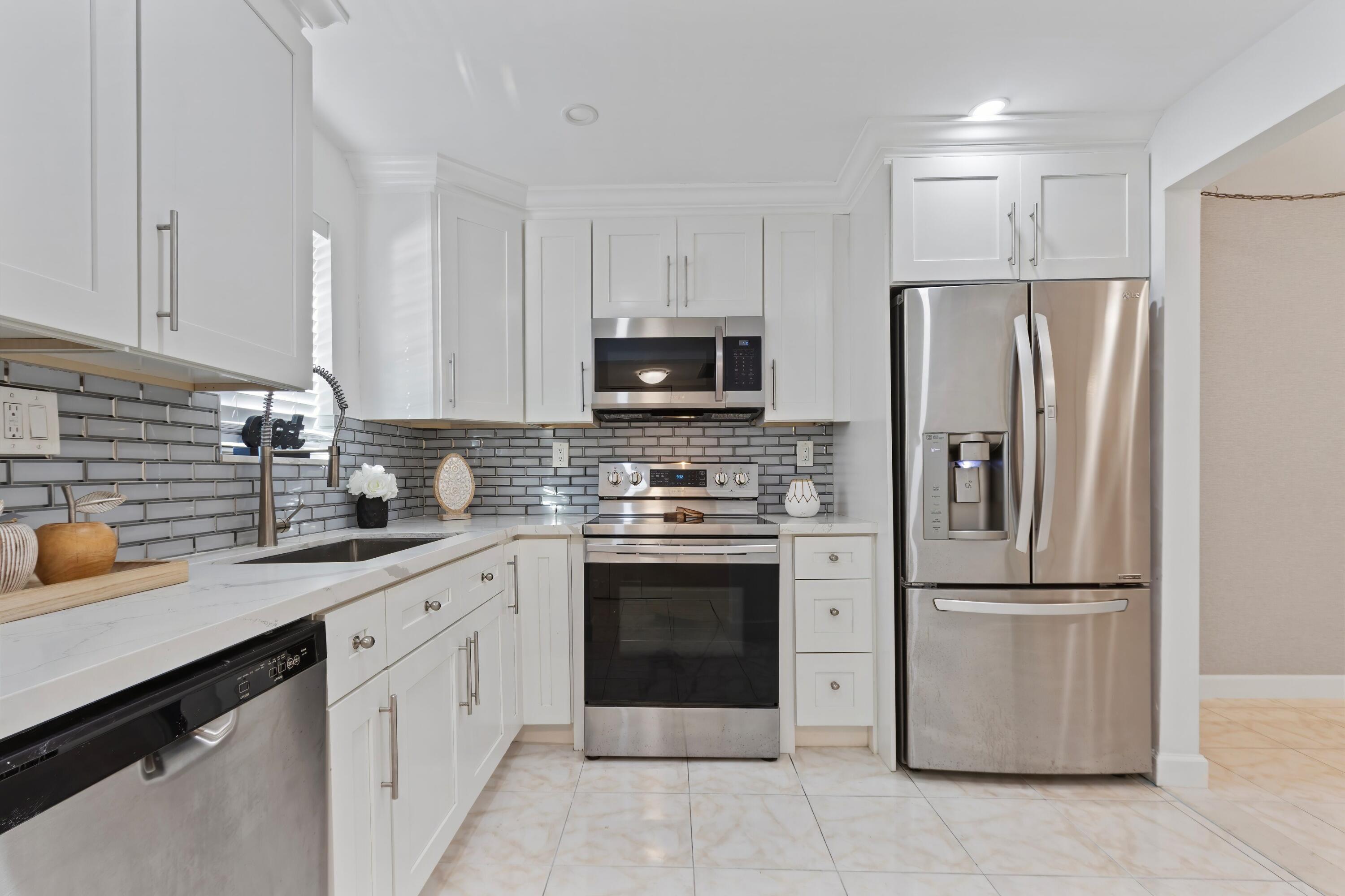 9370 Southwest 8th Street, Unit 208 Boca Raton, FL 33428 - Photo 4 of 24 Quality Appliances