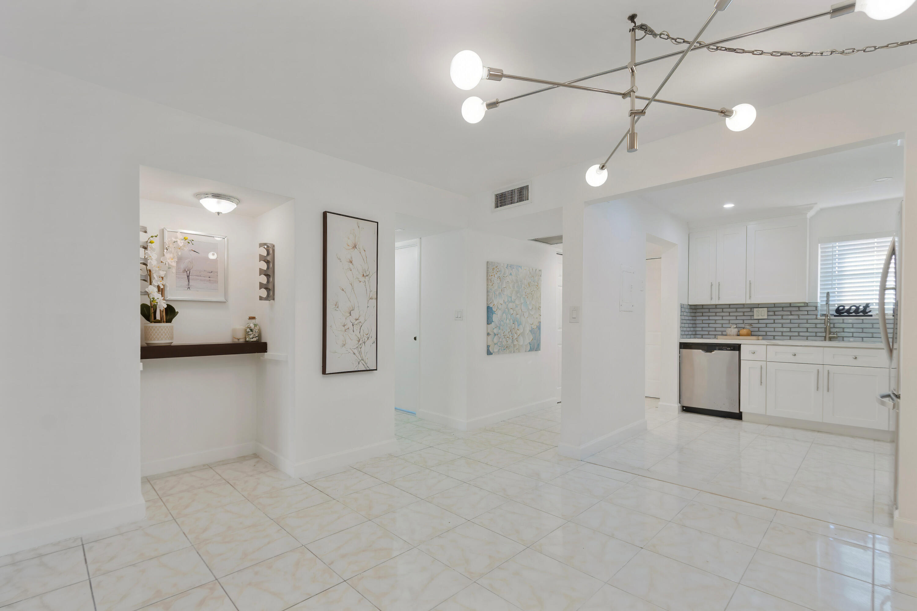 9370 Southwest 8th Street, Unit 208 Boca Raton, FL 33428 - Photo 6 of 24 Dinning Room