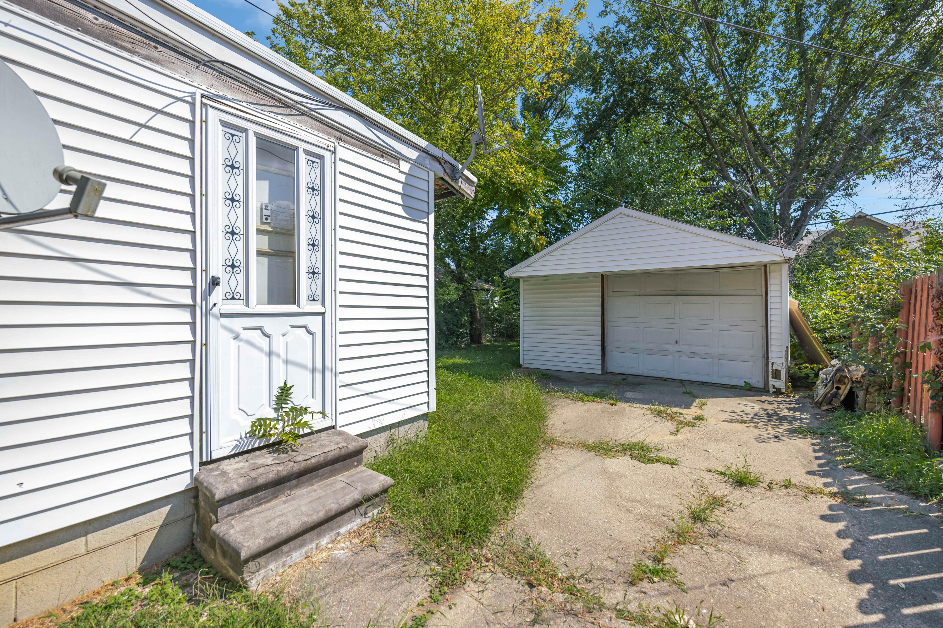 11090 St Patrick Avenue Detroit, MI 48205 - Photo 5 of 36 033 - 11090 Saint Patrick - OnDemandPixP