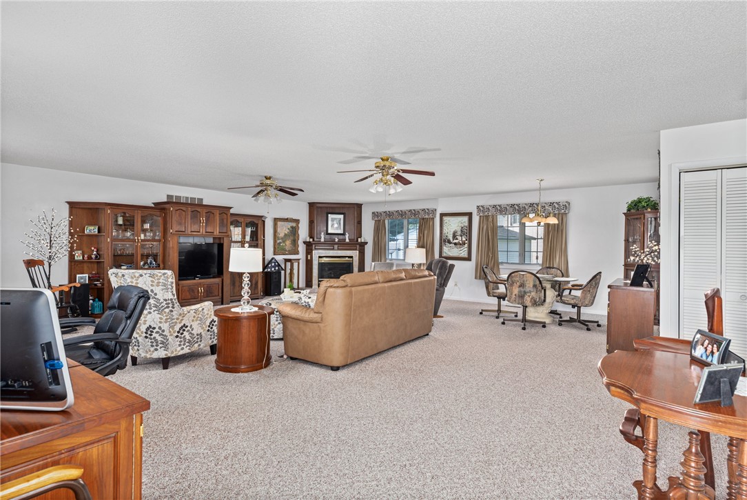 305 Wall Street Findlay, IL 62534 - Photo 5 of 22