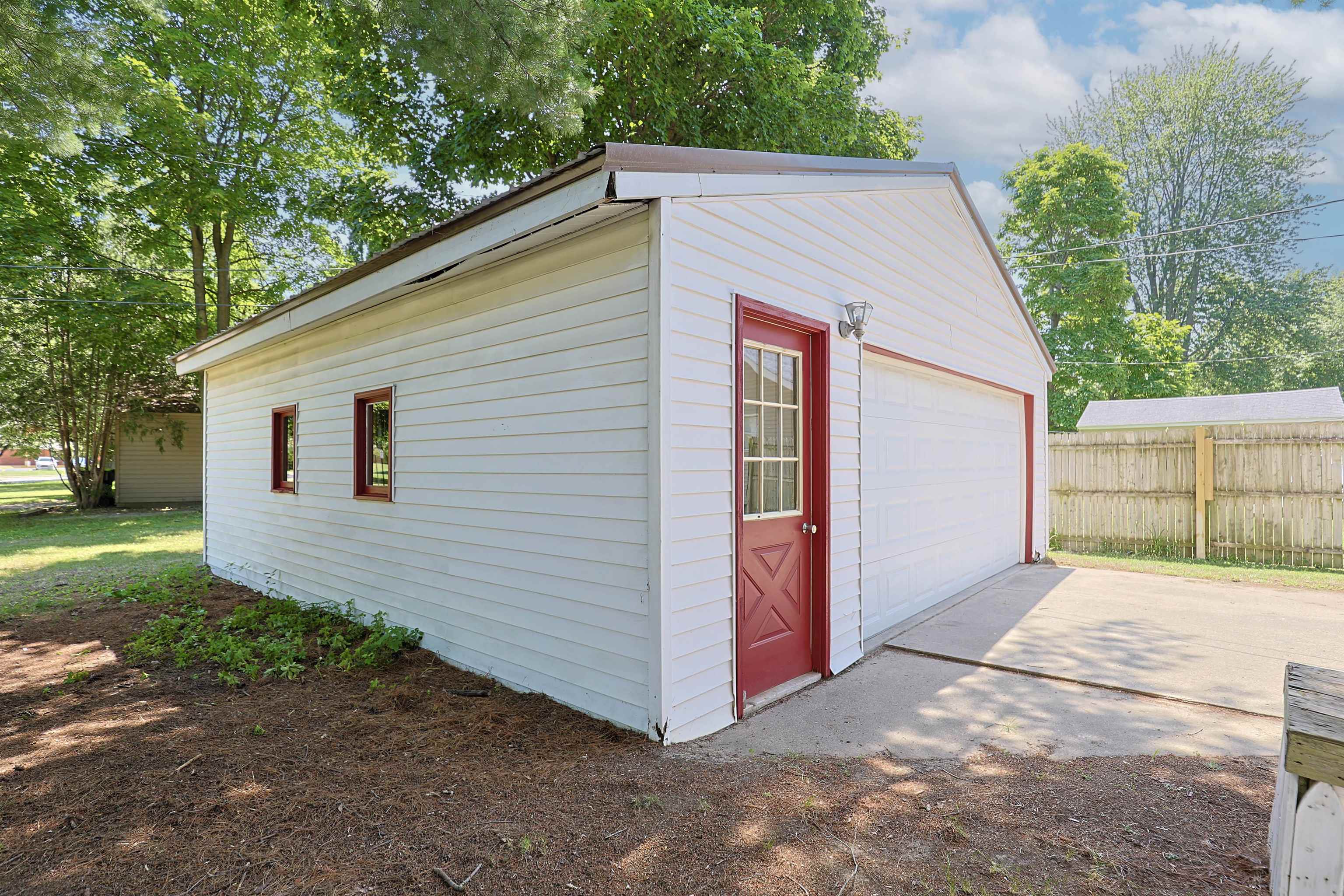1002 East Sugnet Road Midland, MI 48642 - Photo 22 of 28