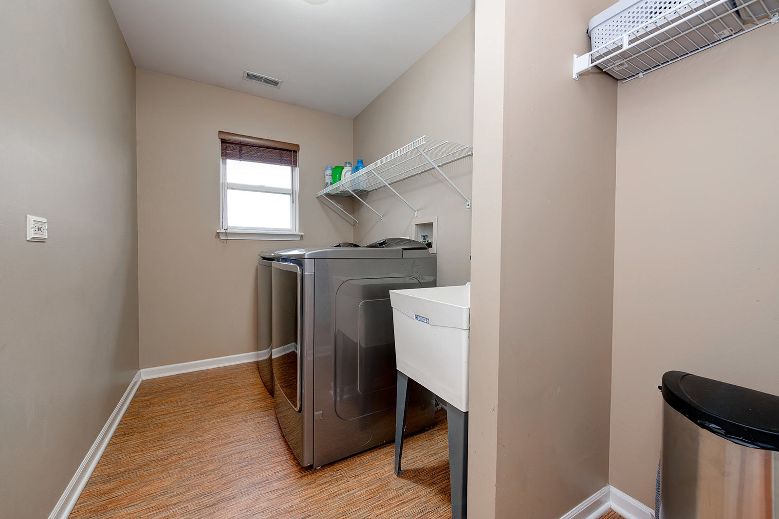 866 Deer Path Drive Antioch, IL 60002 - Photo 15 of 28 a view of hallway with washer and dryer