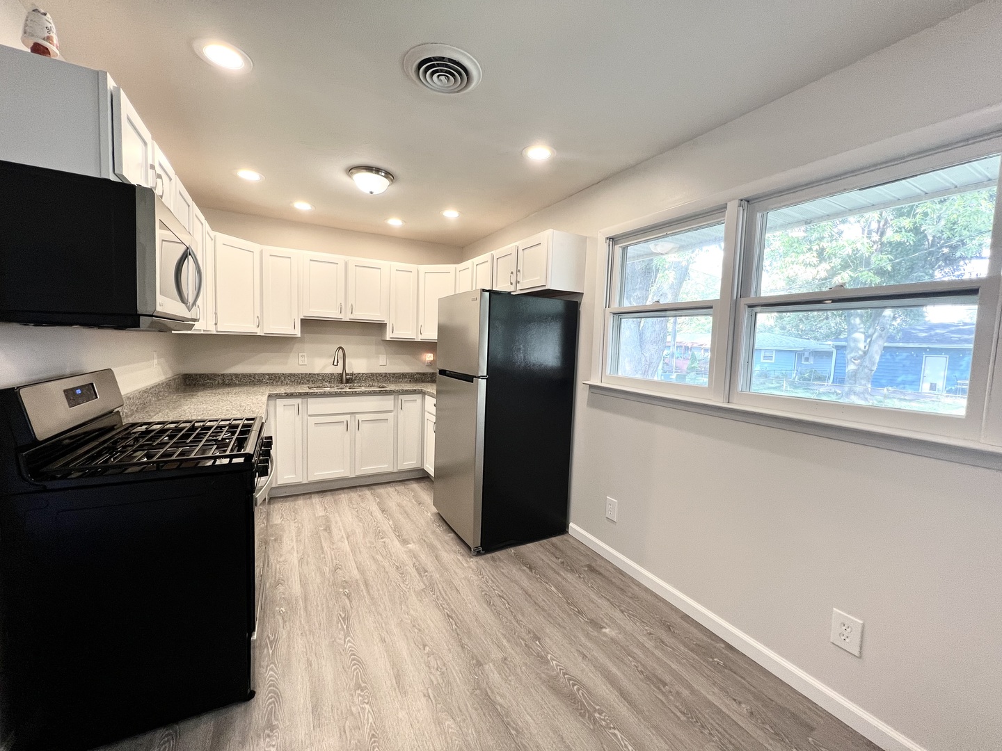 1425 Kenneth Drive Rantoul, IL 61866 - Photo 9 of 16 Gallery Image 9
