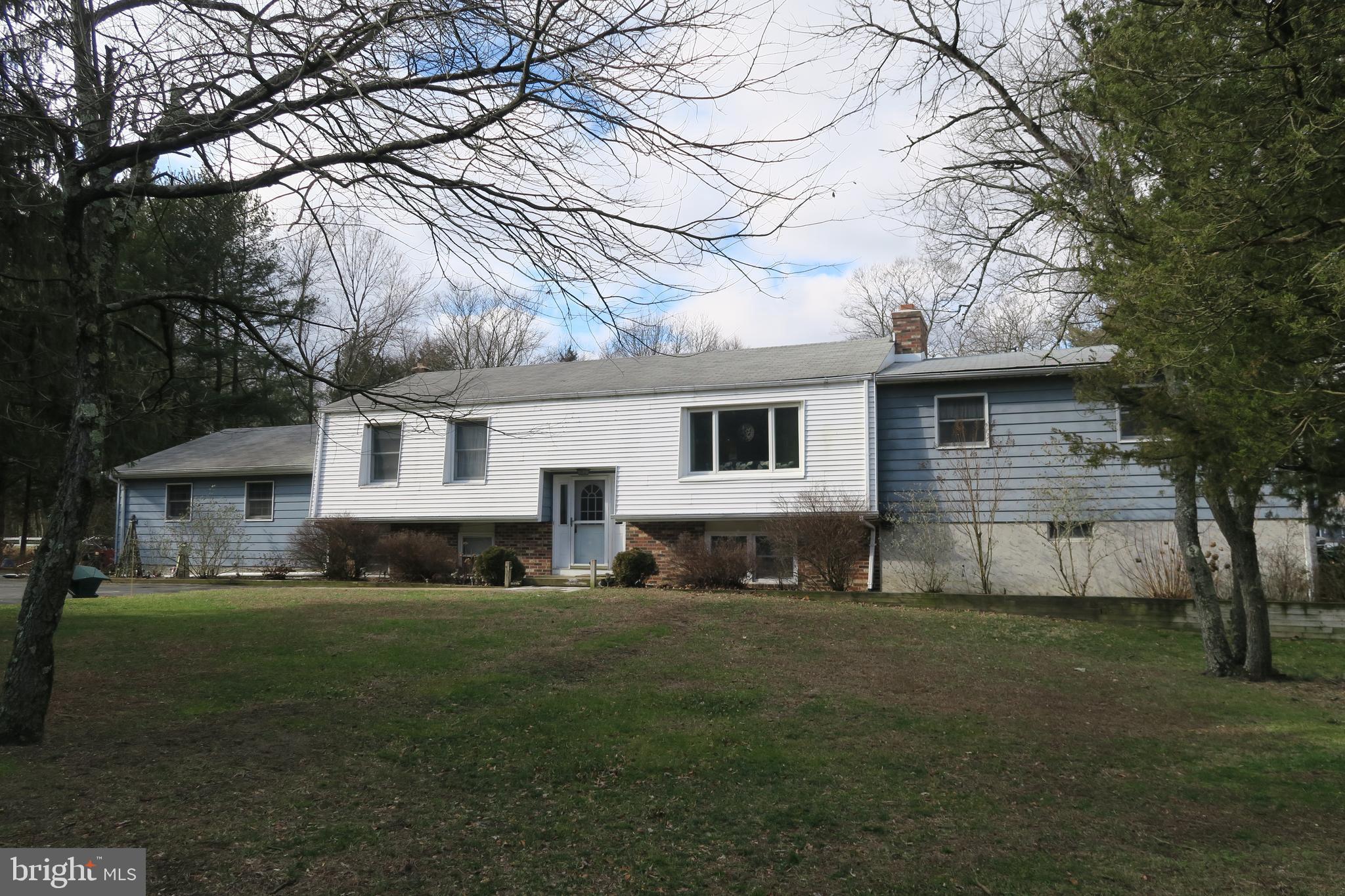 864 Monmouth Road Cream Ridge, NJ 08514 - Photo 2 of 29