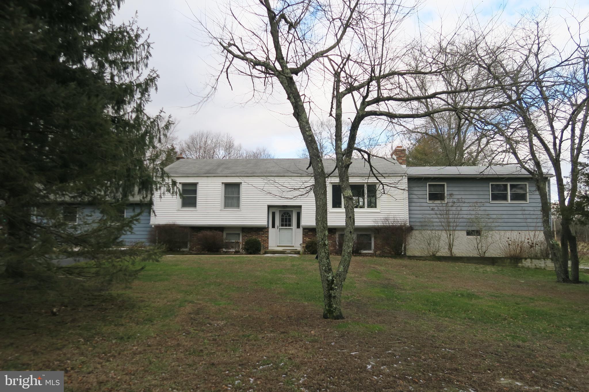864 Monmouth Road Cream Ridge, NJ 08514 - Photo 3 of 29