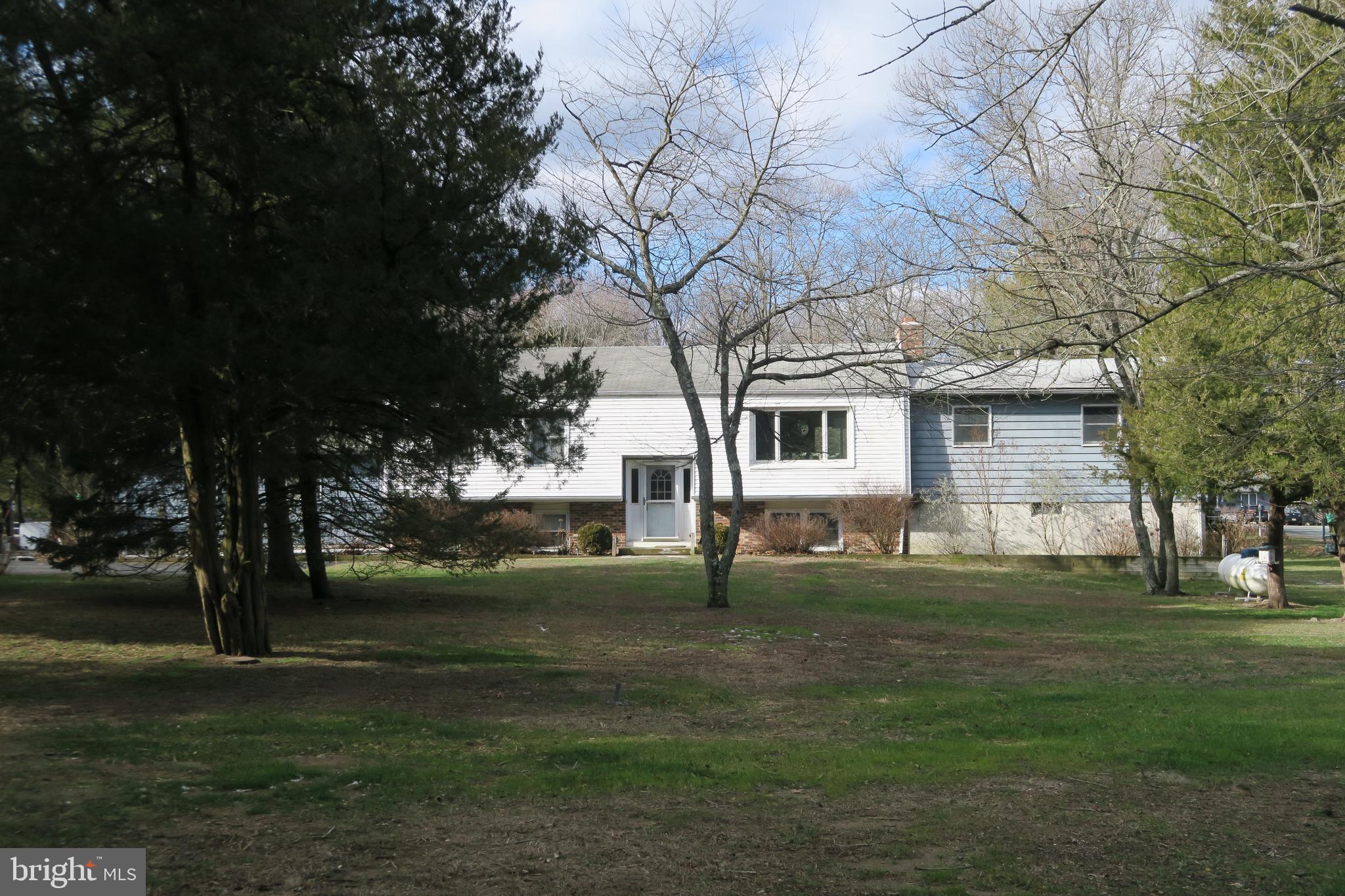 864 Monmouth Road Cream Ridge, NJ 08514 - Photo 4 of 29