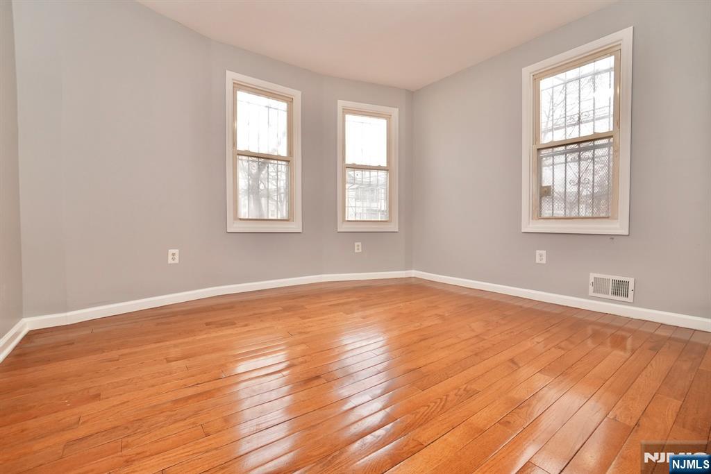 151 Vermont Avenue Newark, NJ 07106 - Photo 11 of 22