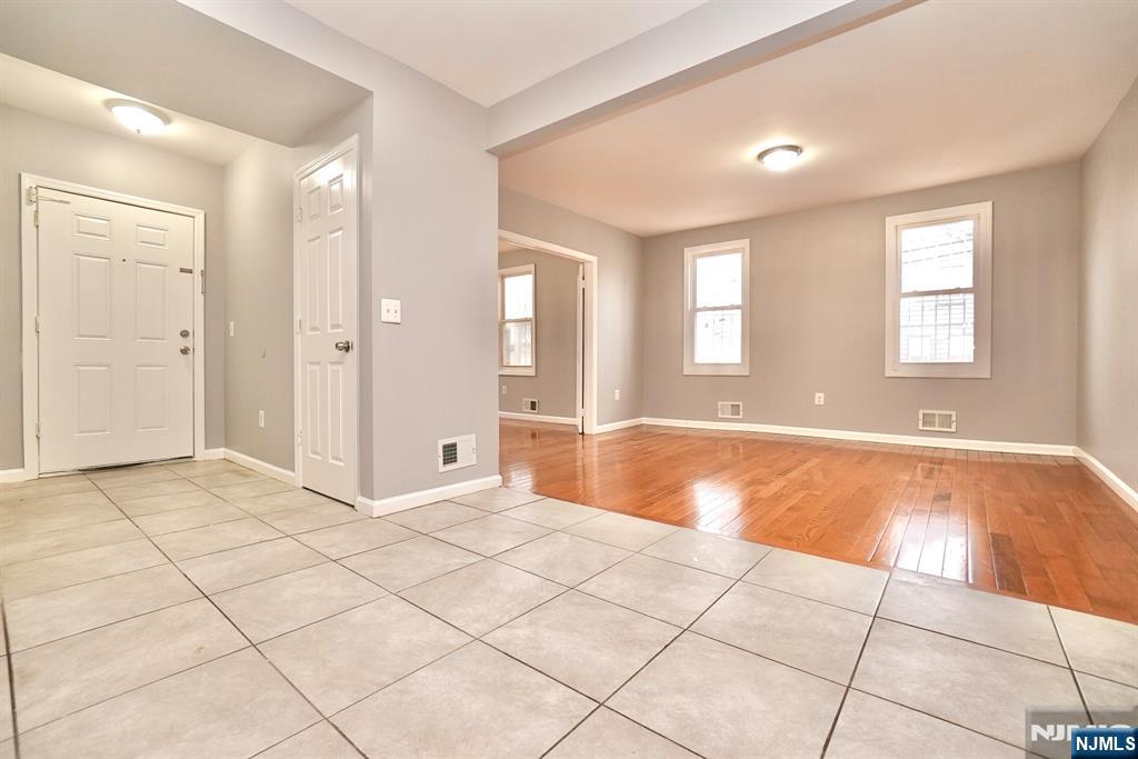 151 Vermont Avenue Newark, NJ 07106 - Photo 4 of 22