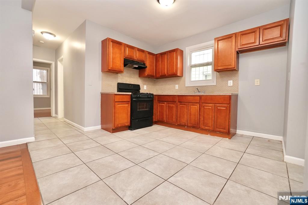 151 Vermont Avenue Newark, NJ 07106 - Photo 9 of 22