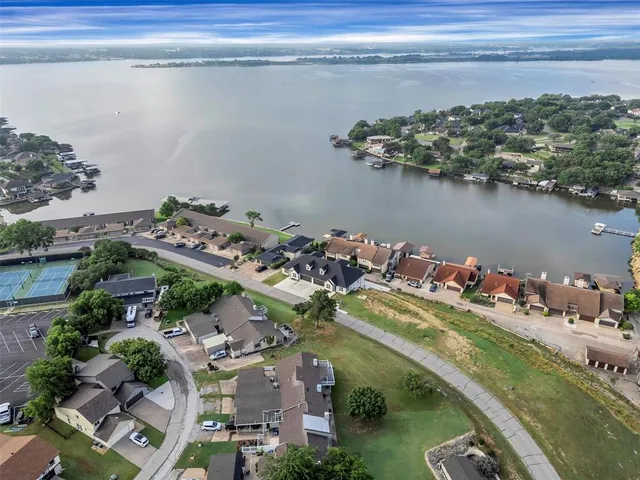 $555,000 | 5126 Country Club Drive, Granbury, TX 76049