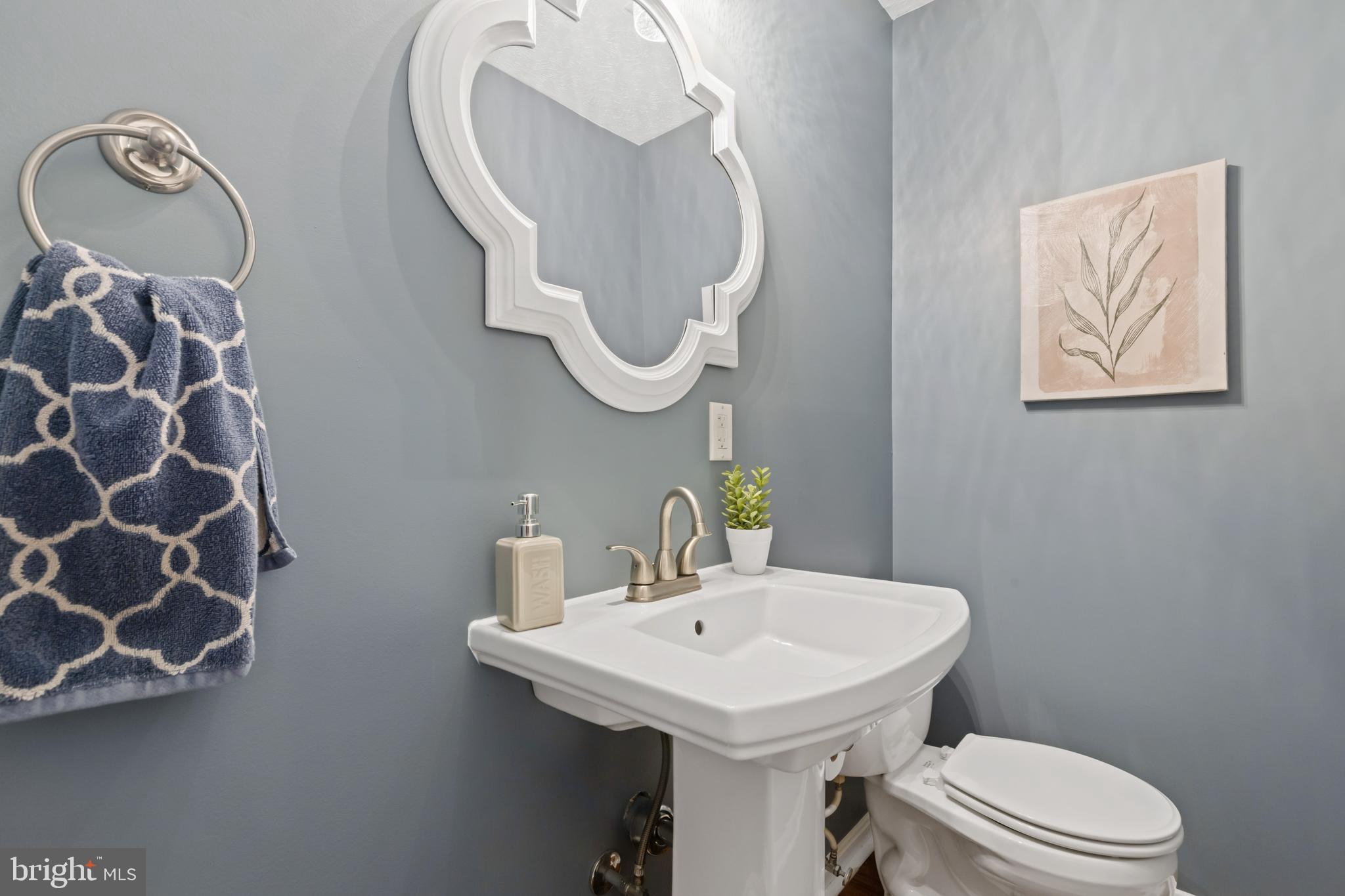 5824 Clearspring Road Baltimore, MD 21212 - Photo 17 of 39 MAIN LEVEL POWDER ROOM