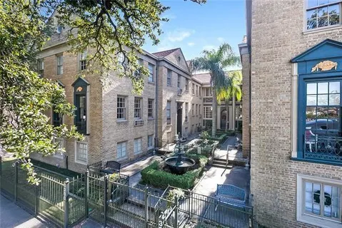 $1,325 | 3300 St Charles Avenue, Unit 27, New Orleans, LA 70115