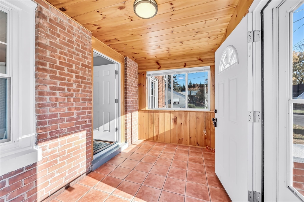 34 Francis Street Springfield, MA 01104 - Photo 3 of 34 Gallery Image 3