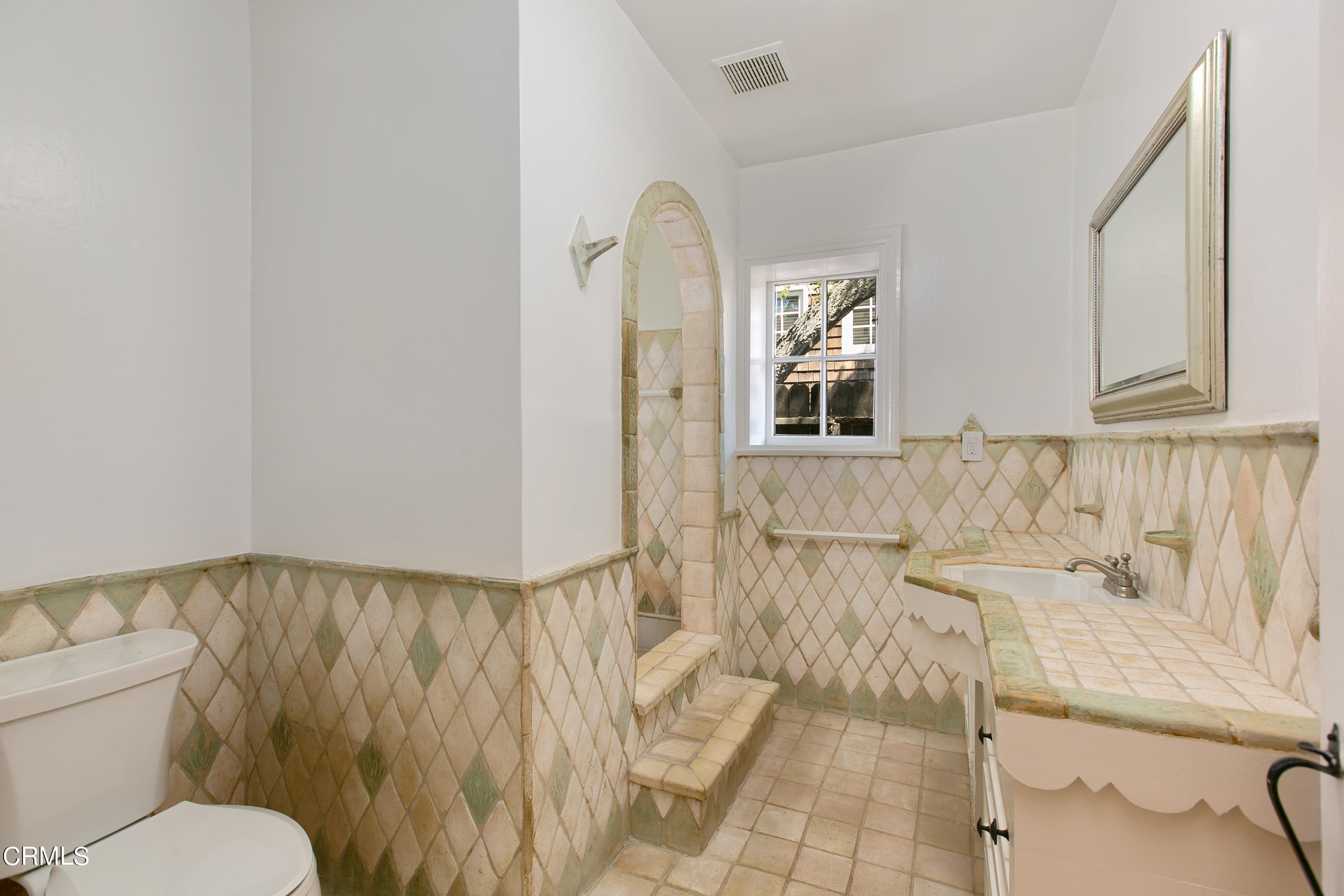 4904 Hampton Road La Canada Flintridge, CA 91011 - Photo 14 of 20 a bathroom with a sink and toilet