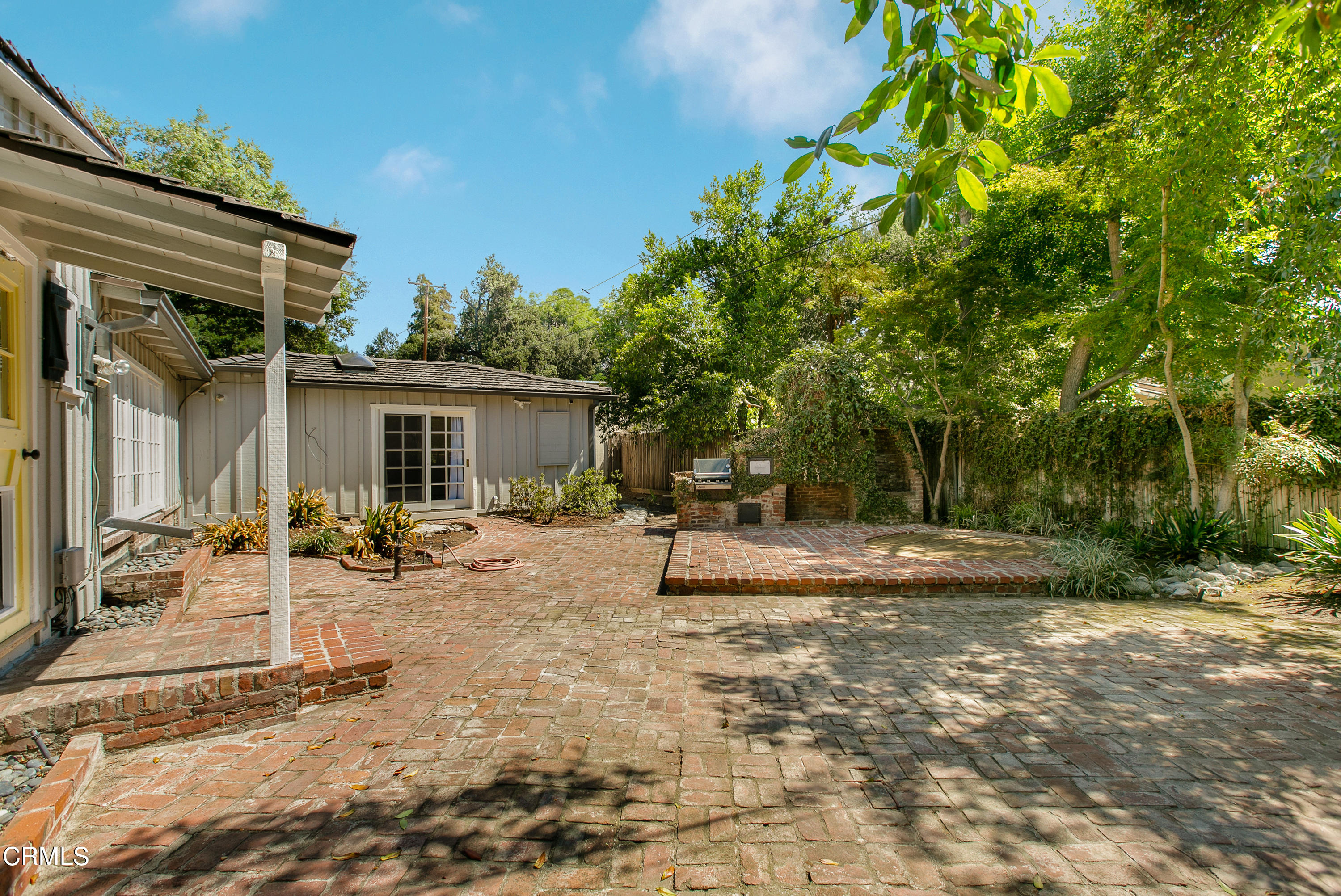 4904 Hampton Road La Canada Flintridge, CA 91011 - Photo 18 of 20 a backyard of a house with seating space