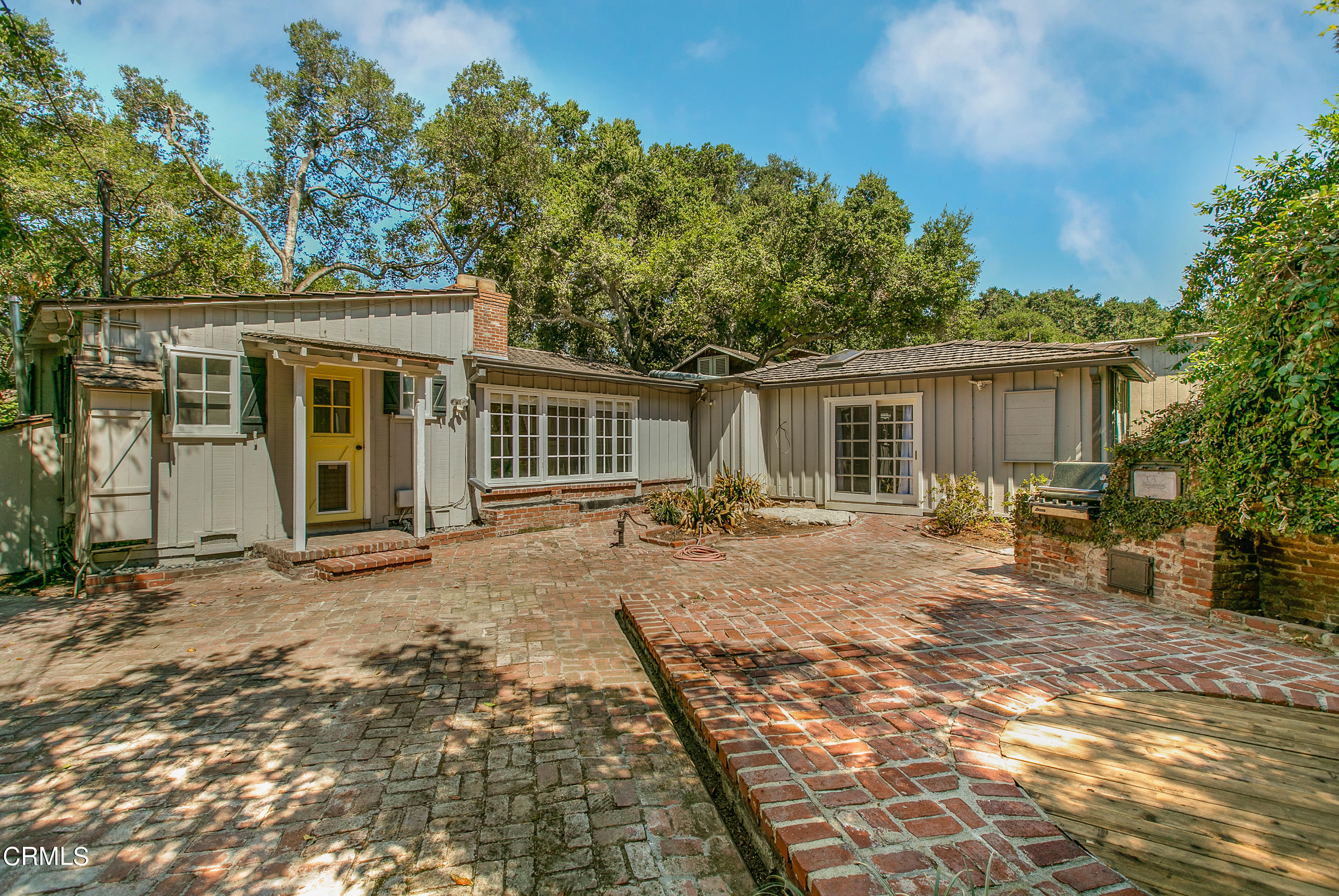 4904 Hampton Road La Canada Flintridge, CA 91011 - Photo 19 of 20 a view of a house with backyard
