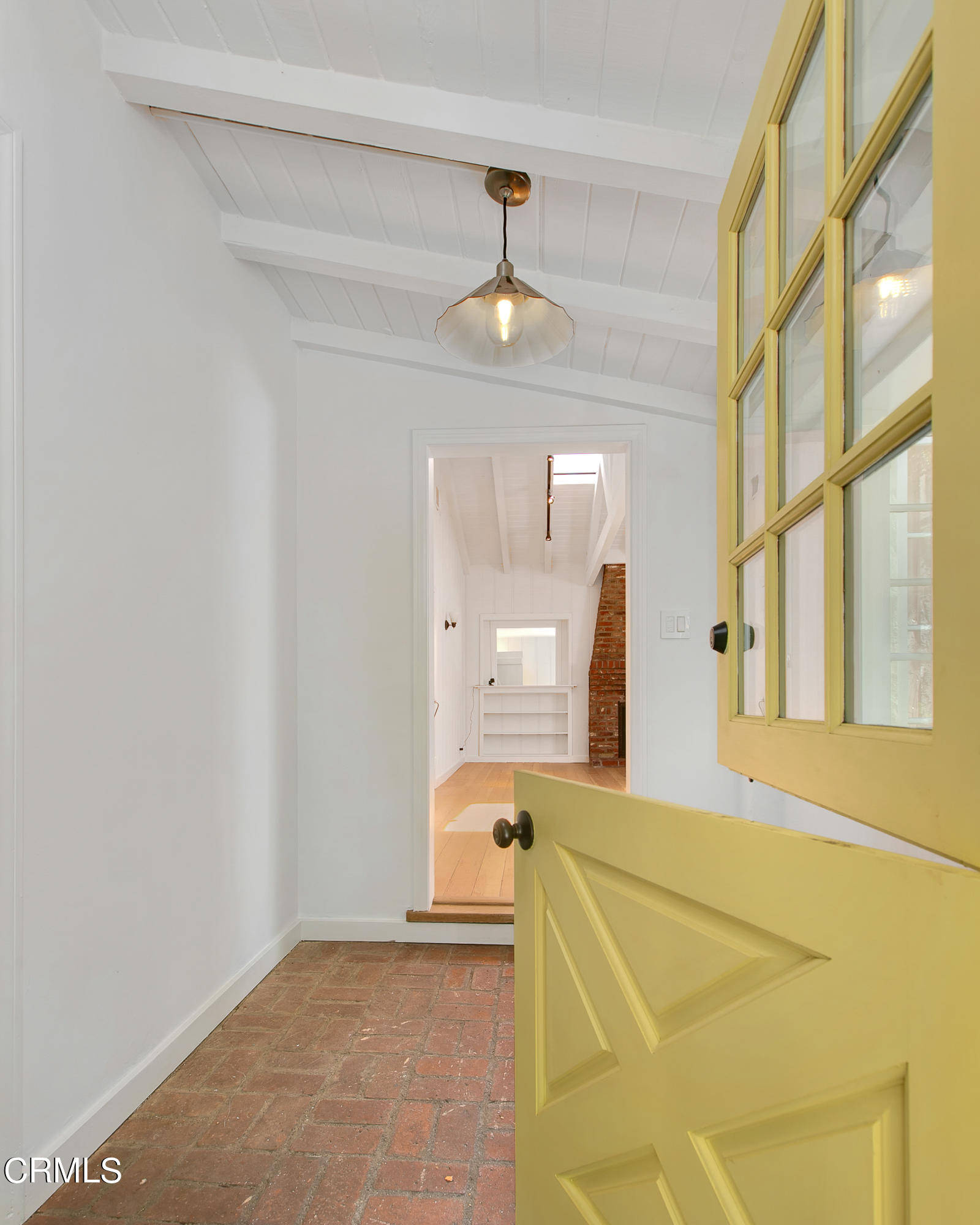 4904 Hampton Road La Canada Flintridge, CA 91011 - Photo 3 of 20 a view of a bathroom with a bathtub
