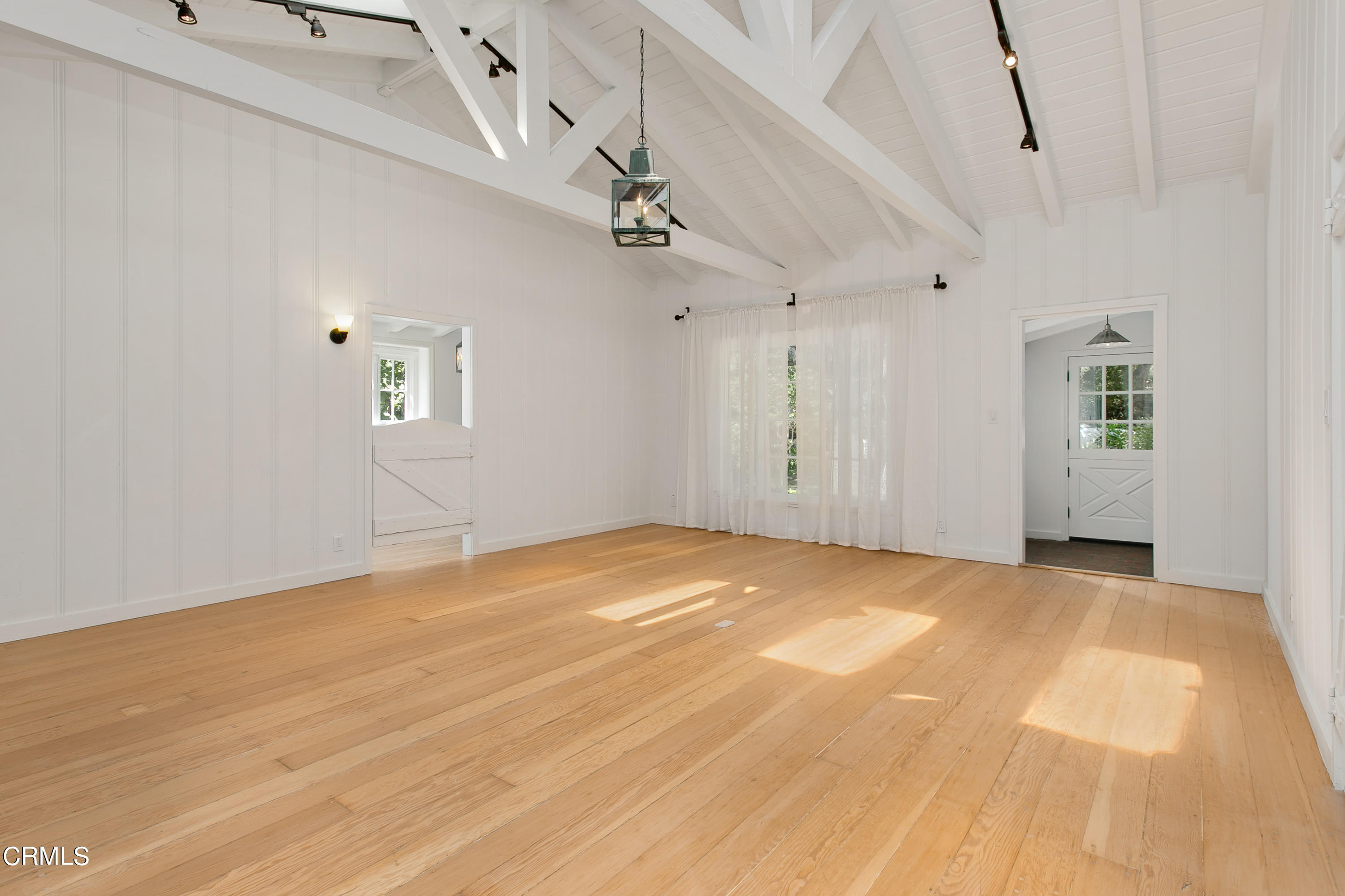 4904 Hampton Road La Canada Flintridge, CA 91011 - Photo 5 of 20 a view of empty room with a ceiling fan