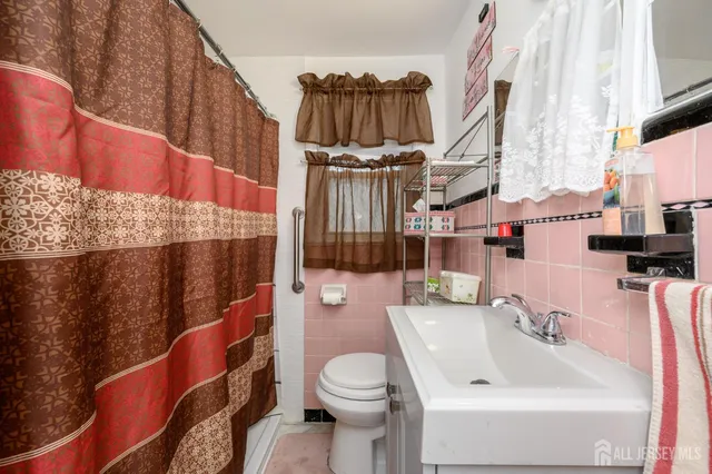 $450,000 | 4 Homestead Avenue, Avenel, NJ 07001