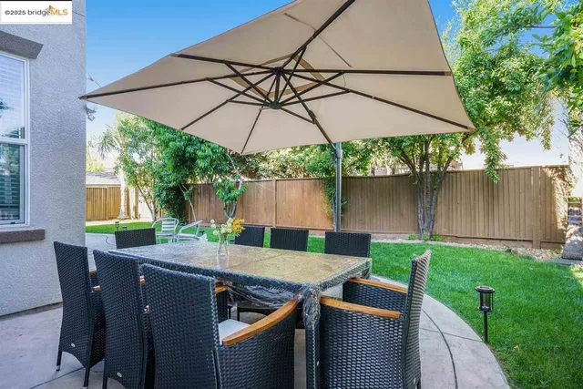 a view of outdoor space yard and patio