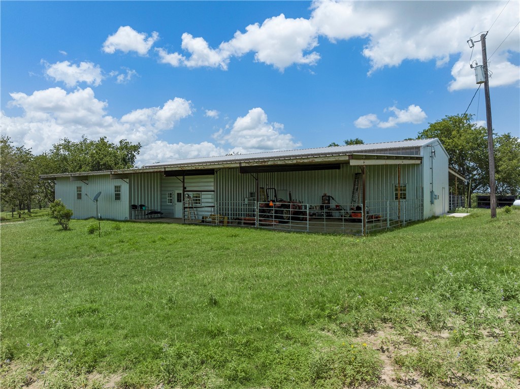 404 Cr 459 Road Lott, TX 76656 - Photo 11 of 64