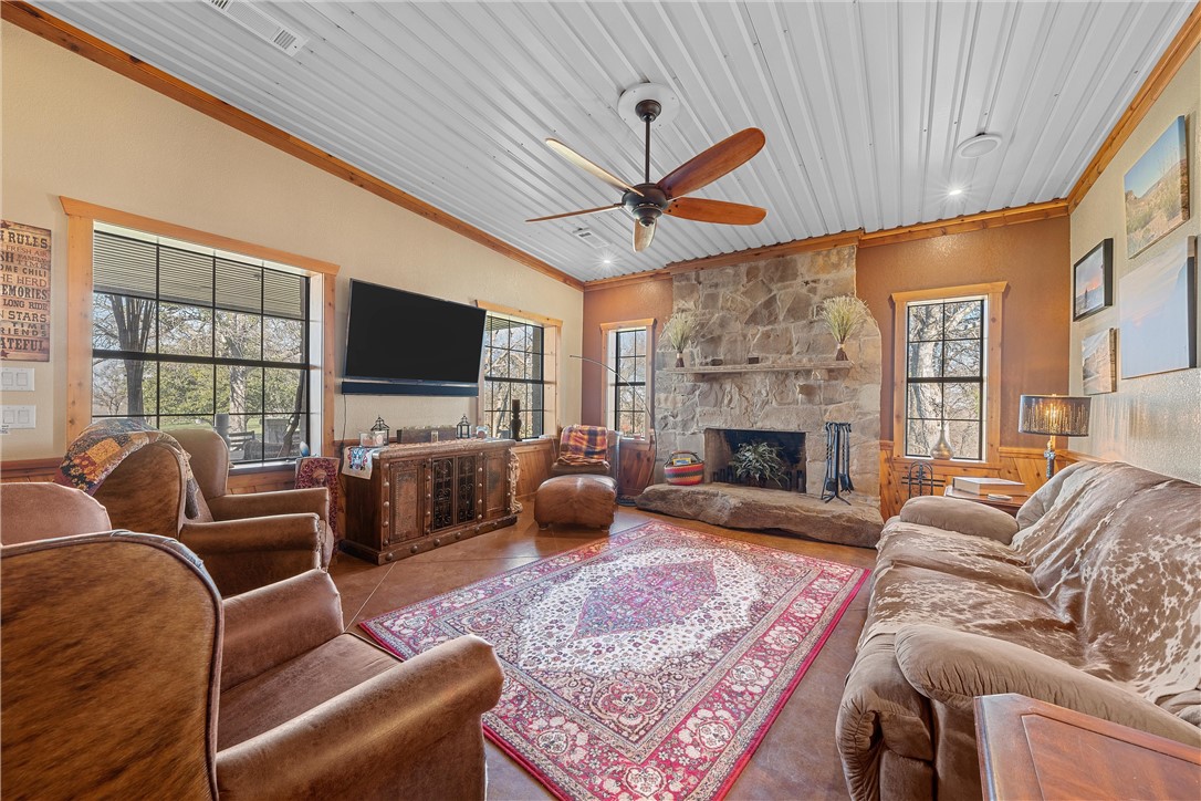 404 Cr 459 Road Lott, TX 76656 - Photo 15 of 64