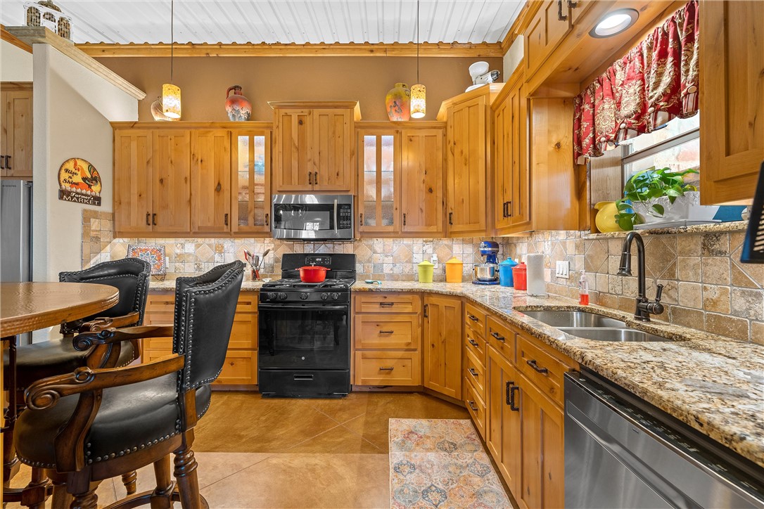 404 Cr 459 Road Lott, TX 76656 - Photo 20 of 64