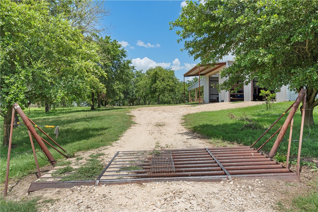 404 Cr 459 Road Lott, TX 76656 - Photo 5 of 64