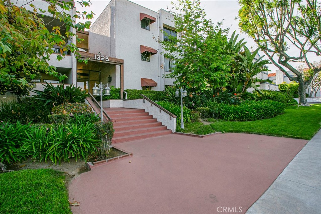 1325 Valley View Road, Unit 305 Glendale, CA 91202 - Photo 1 of 1 Gallery Image 1