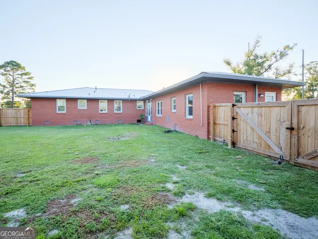 a view of a house with a backyard